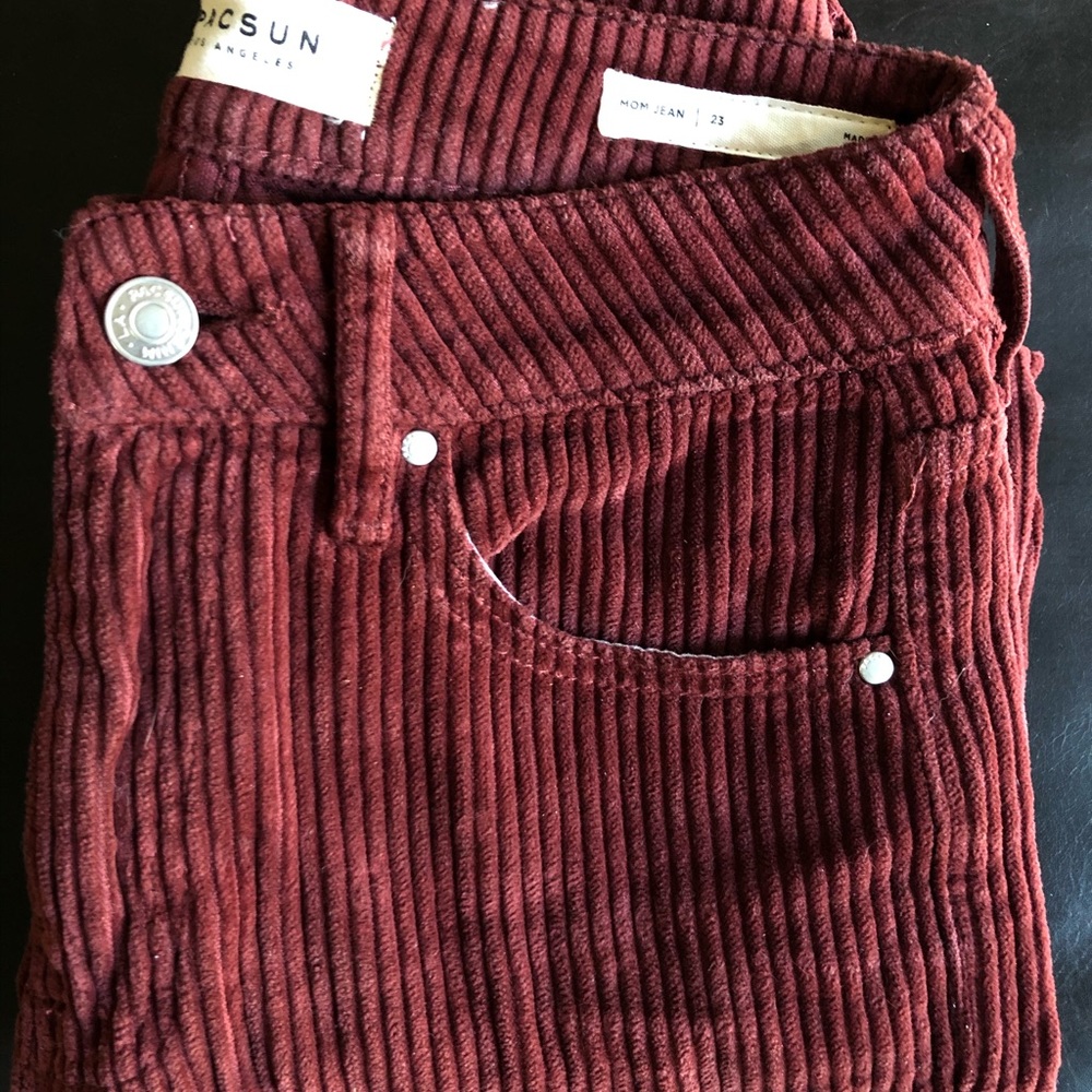 Size 23 Pacsun Ribbed Mom Jeans in Burgundy